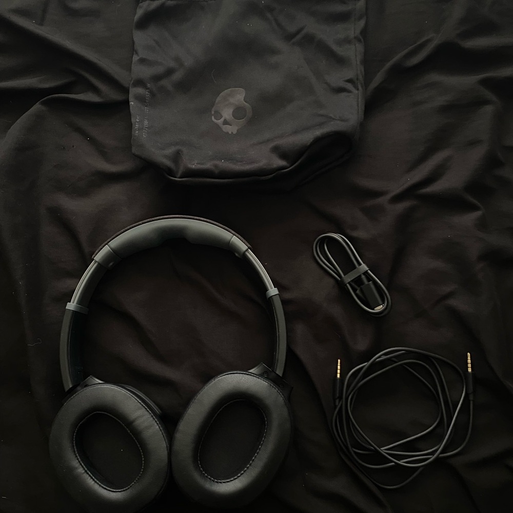 Skullcandy Black Over-Ear Headphones with Carry Pouch and Audio Cables